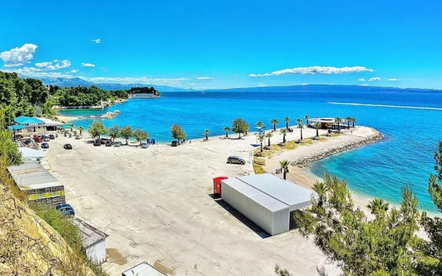 A1-luxury apt w big Balcony, 4 min Walk to Beach