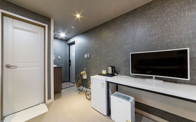 Suwon Station BIZ Hotel