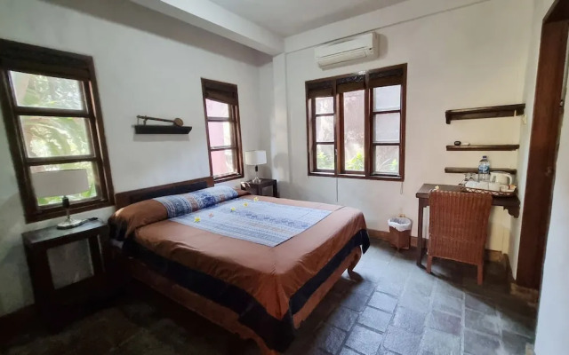 Flash Back Bungalow