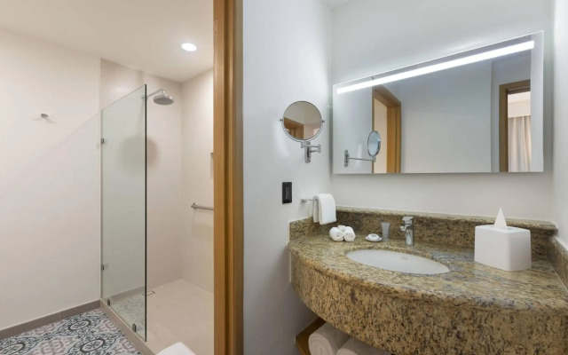 Courtyard By Marriott Cancun Airport
