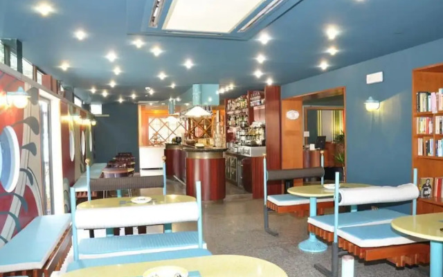 Hotel Carol