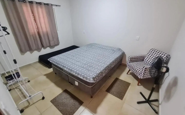 Casa c/ quartos separados + churrasqueira ampla.