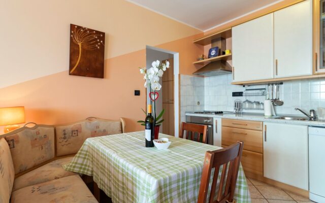 Attractive Villa Antonio Apartment in Opatija near Črnikovica Beach