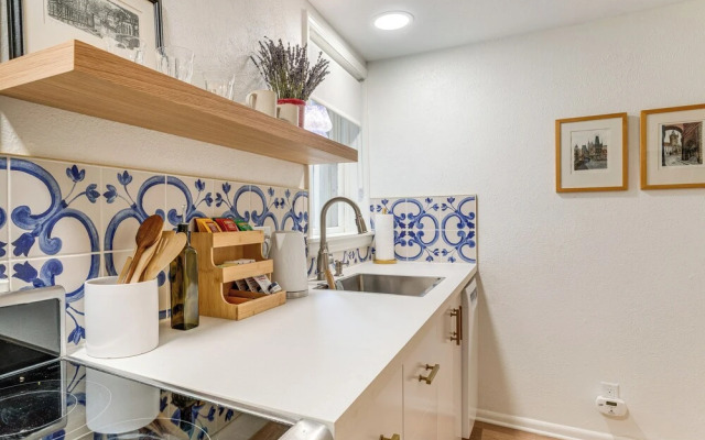 Walkable Apt w/ Off-street Parking in Cheesman!