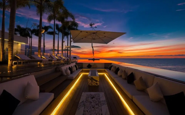 Pier 57-706 Spectacular Penthouse Romantic Zone Ocean Views