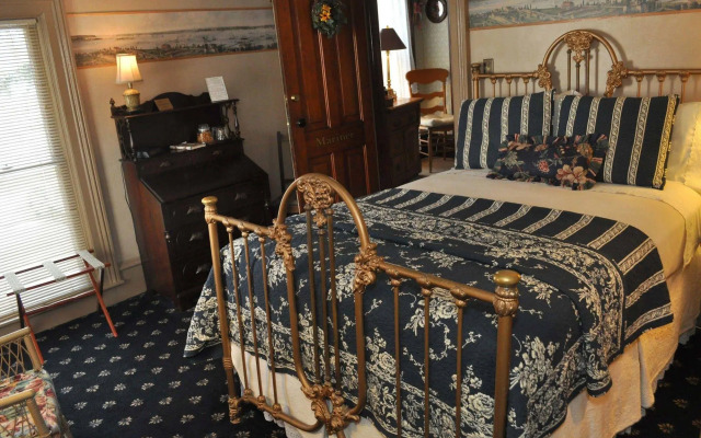 White Swan Inn Bed & Breakfast