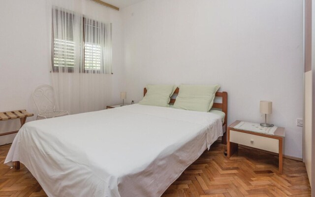 Nice Home in Privlaka With Wifi and 6 Bedrooms