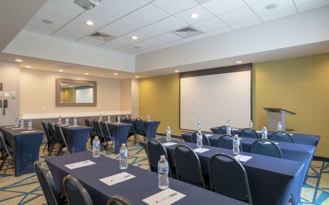 Hampton Inn & Suites Glenarden/Washington DC