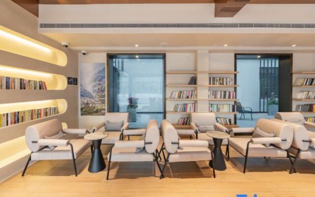 Shanghai Pudong Caolu Subway Atour Hotel