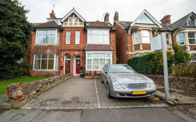OYO Lonsdale Guest House
