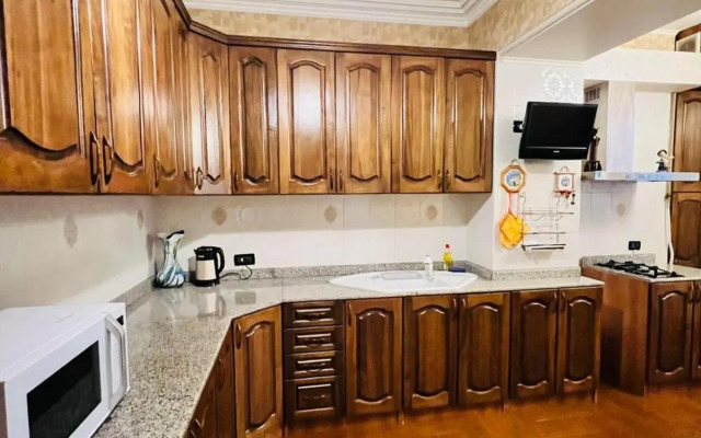 SPACIOUS Apt in Yerevan with JACUZZI Near Opera