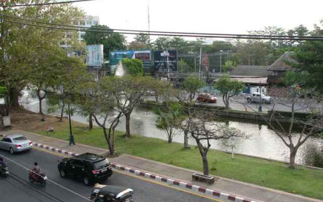 Near The Park Backpack House