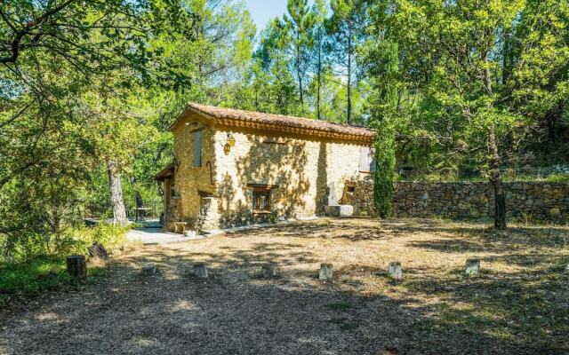 18Th Century Cosy Middle House In Barjols