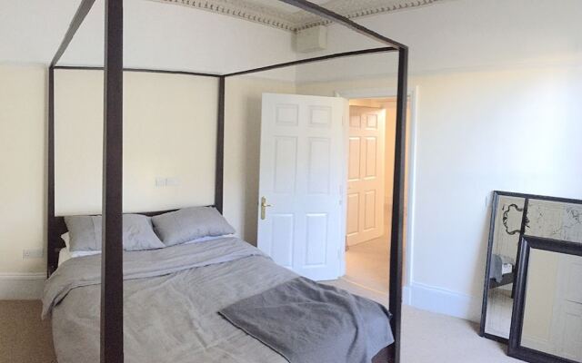 Charming 2BD Flat Cheltenham, Gloucestershire