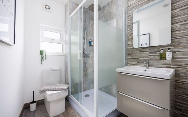 Luxurious 4 Bed House - Sleeps 8