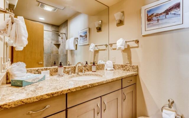 Ski In 3 Bedroom at Chateaux Dumont Keystone