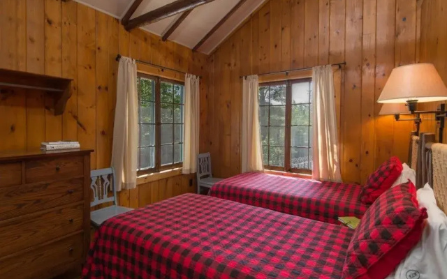 Elk Lake Lodge