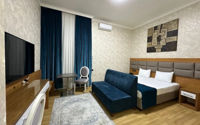 Empire Hotel