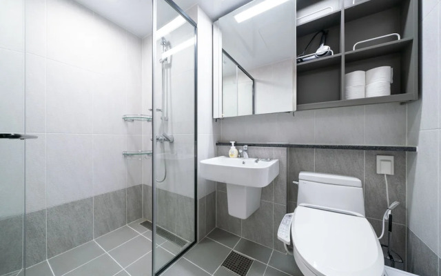 Urbanstay Songdo Moonlight Park