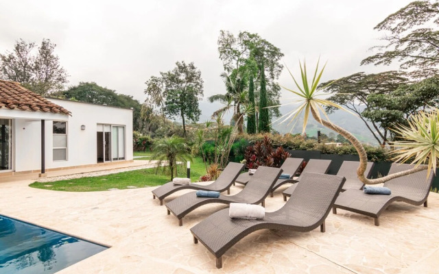 La Oculta Luxe Mansion Pool & Jacuzzi