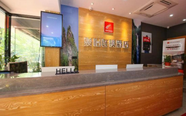 Junyi Chain Hotel (Ningbo Beilun Cinema)