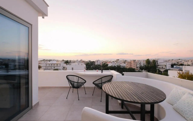 Amazing Suite at Glyfada with sea view & jacuzzi