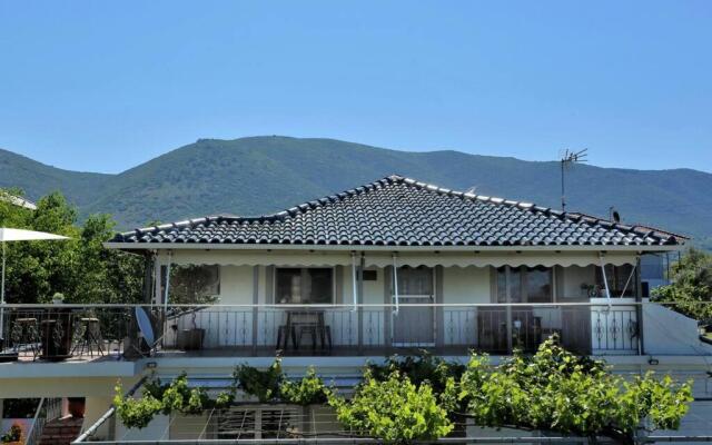 "Elegant & Quiet House"