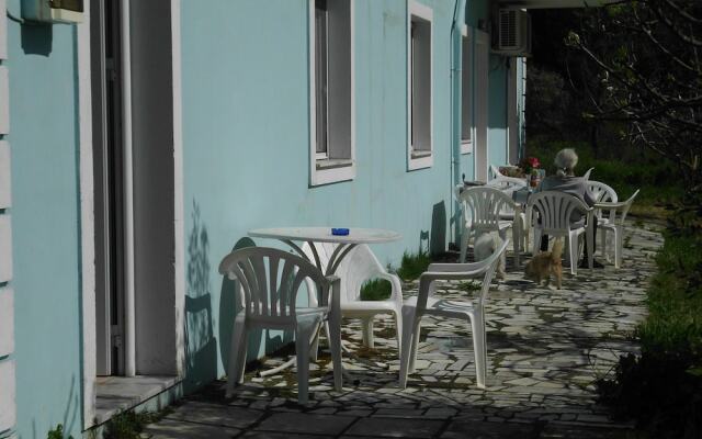 Tom's House/2 Between Paleokastritsa Dassia Ipsos!