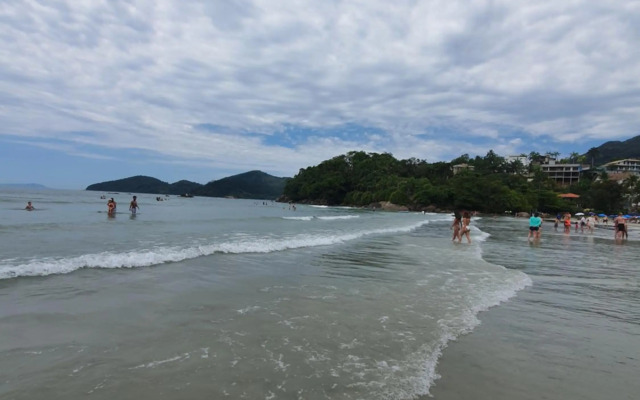 Apartamento novo e completo, próximo à praias e comércio