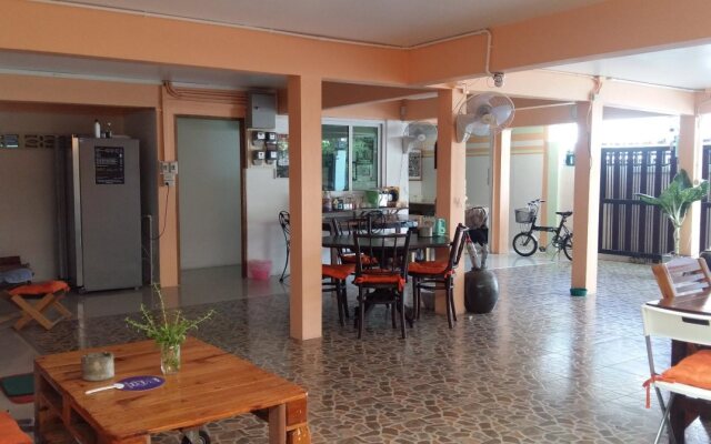 Jutharat Home