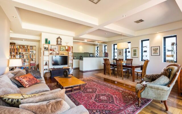 BELLE, 2BDR Melbourne Apartment