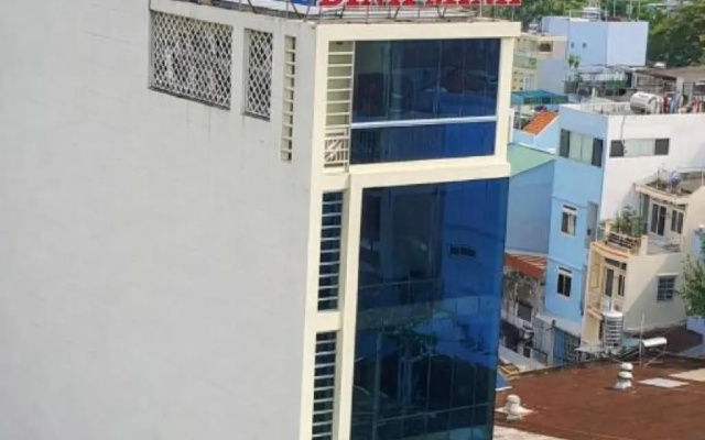 RedDoorz Plus near Mien Dong Bus Station