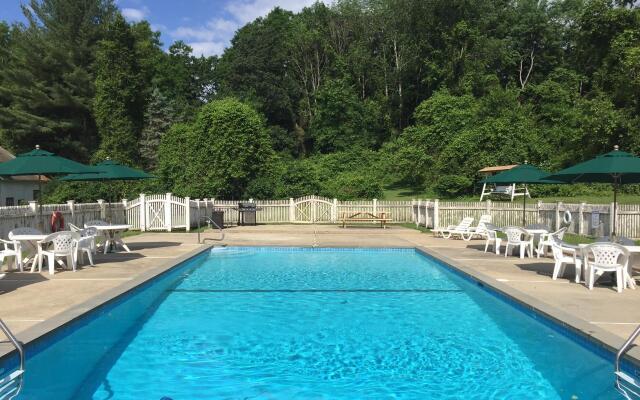 Blackberry River Inn
