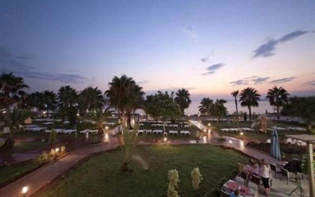 Отель Venessa Beach 