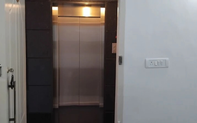 SLV Aashraya Apartment Stay