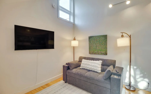 Hike & Leaf Peep: Couples Retreat in Waterbury!