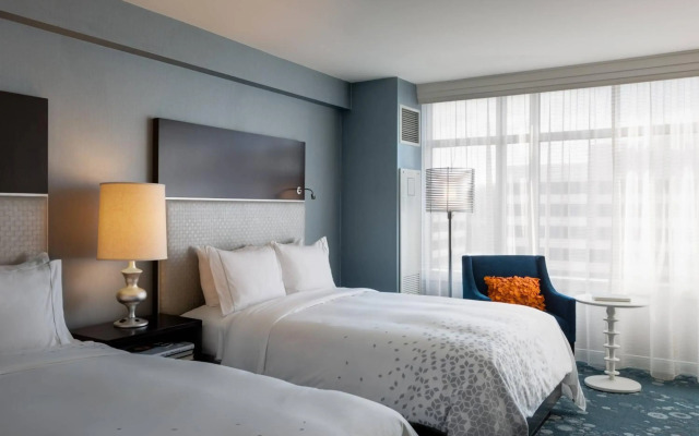 Renaissance Arlington Capital View Hotel