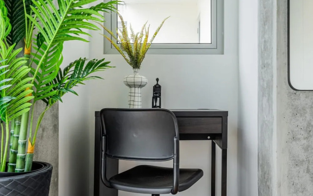 w Picturesque 2BR in Plaza Herrera