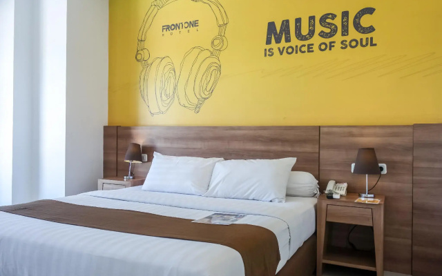 Front One Hotel Pamekasan Madura