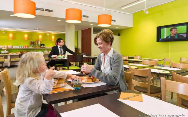 Отель Indigo Antwerp - City Centre, an IHG Hotel