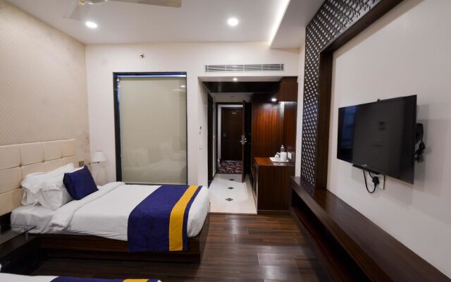 OYO Premium JHV Mall Cantonment