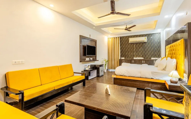 Lime Tree Hotel and Banquet Huda Metro