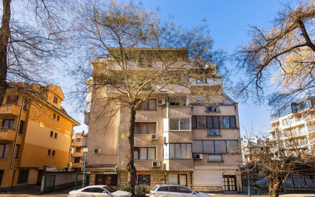 Spacious 2-Bedroom Maisonette in City Centre