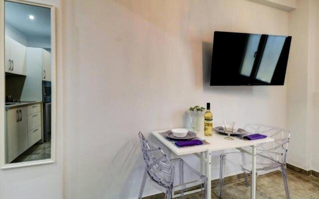 Purple- Lux Studio 2 From Metro Petralona