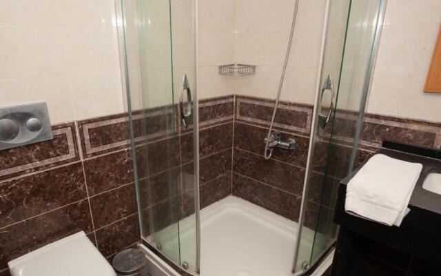 1 Room, Luxury shared pool apartment