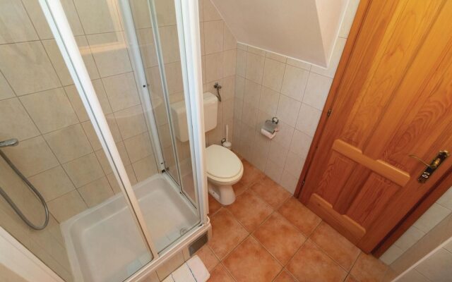 Stunning Home in Preko With 3 Bedrooms and Wifi