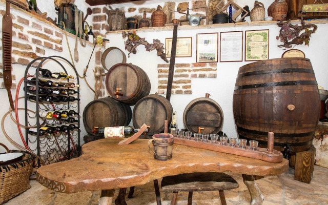 Authentic Dalmatian Hillside Escape With Pool, Sauna & BBQ