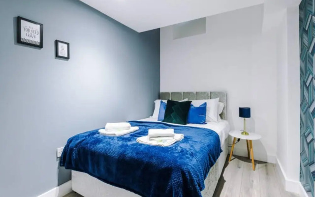 Imperial War Museum North Two-bedroom by Belvilla