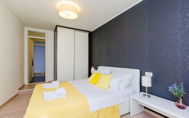 Villa Art Gallery - Six Bedroom Villa with Terrace and Swimming Pool