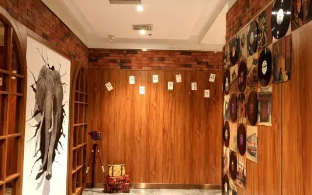 James Joyce Coffetel Hotel (Yi County Yandu Ancient City)